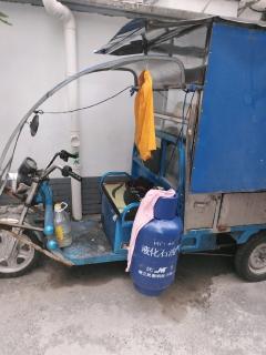 閑置電瓶三輪車轉(zhuǎn)讓 優(yōu)質(zhì)擺攤車，因事急售
